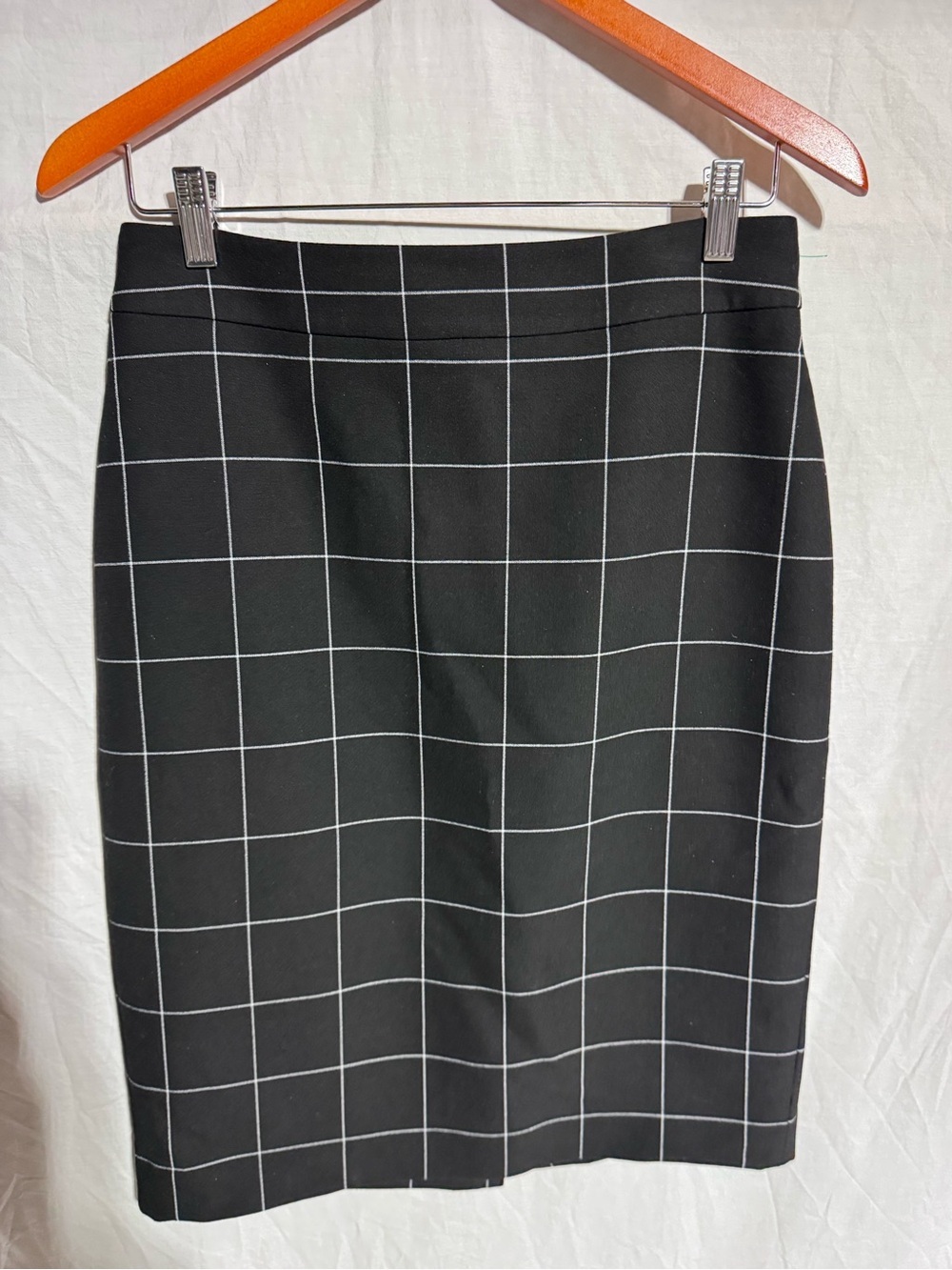 Ann Taylor black with white grid plaid pencil skirt Size 4